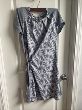Smartwool Gray Chevron Tie-Waist Midi Dress